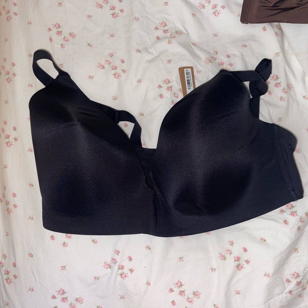 NWT SKIMS WIRELESS FORM T-SHIRT
DEMI BRA 40(DDD)